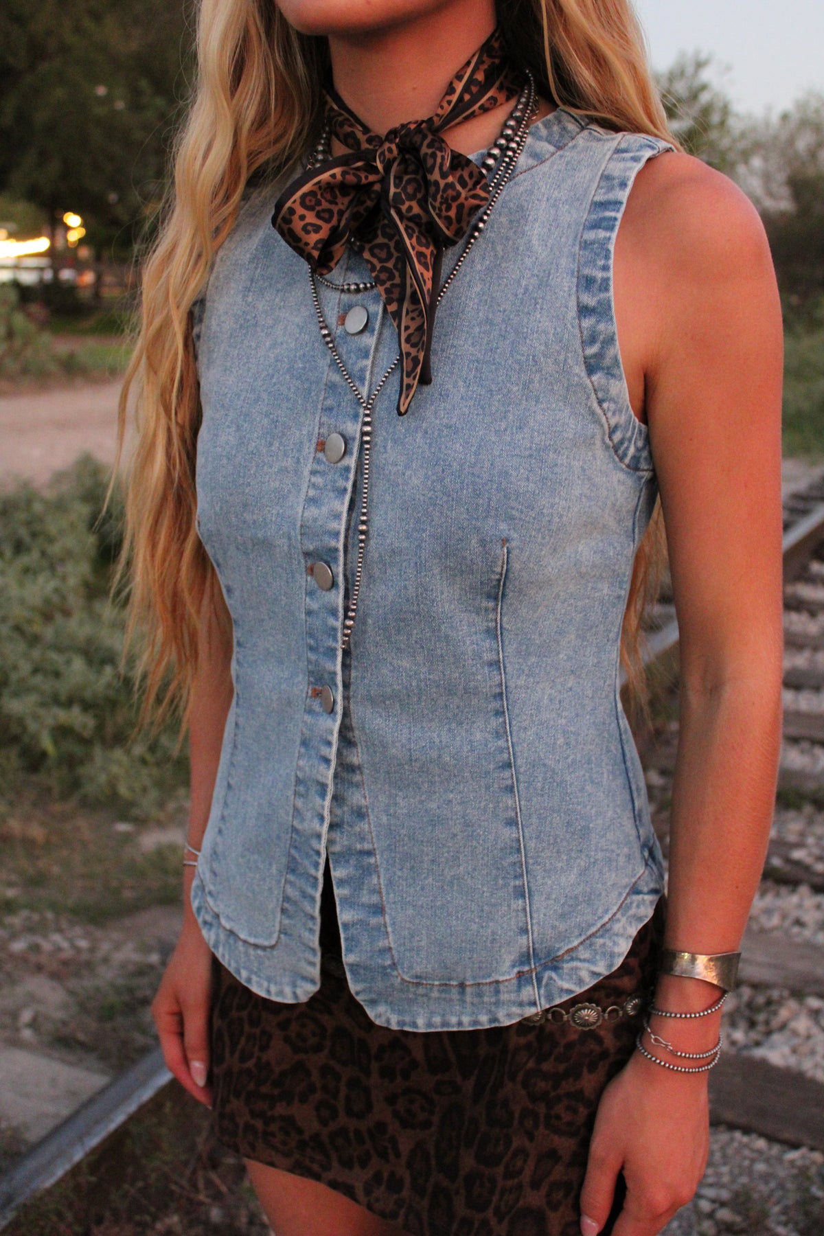 WASHED LIGHT DENIM BUTTON DOWN VEST - Cluff CO LLC