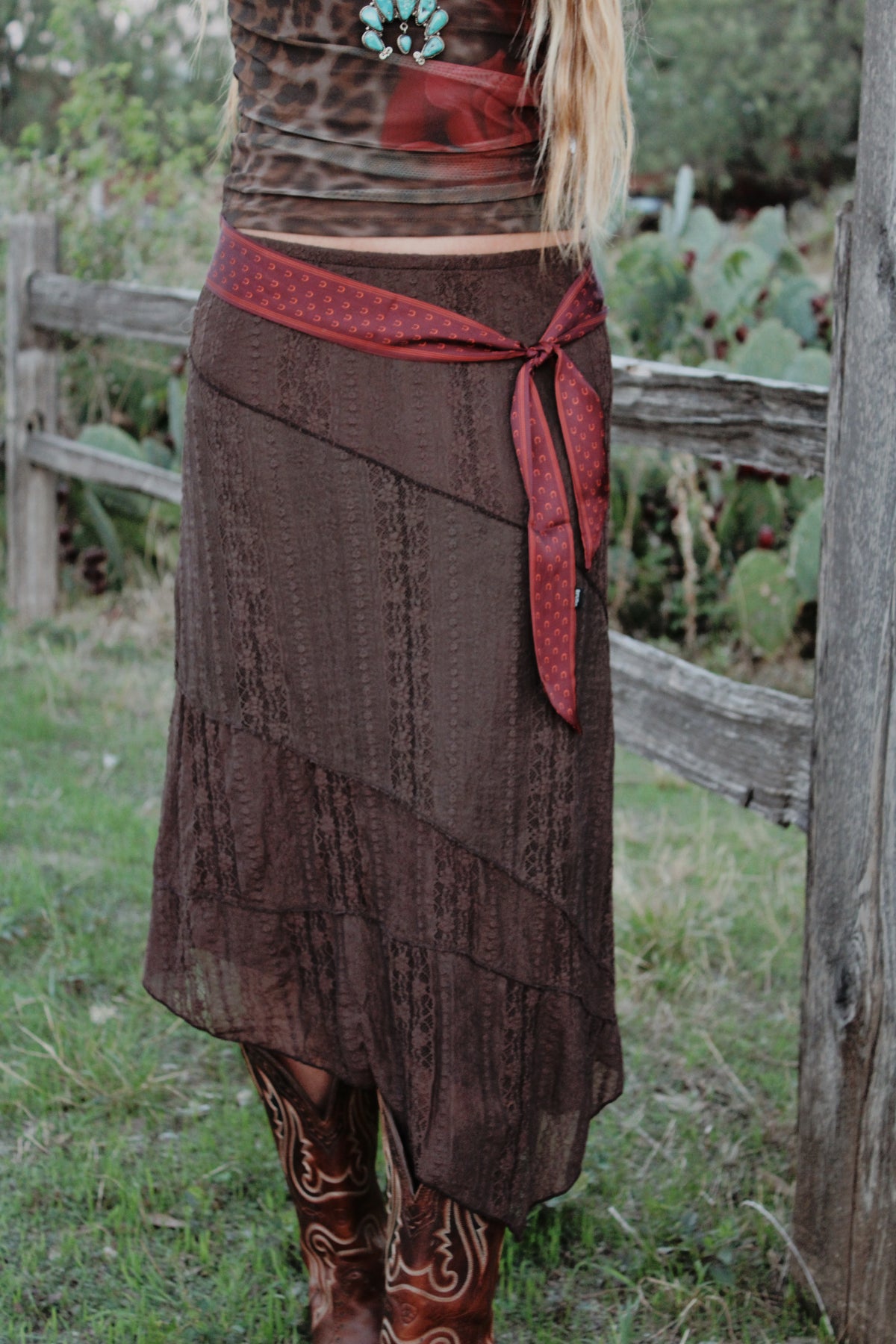 Burgundy Horse Shoe Twilly