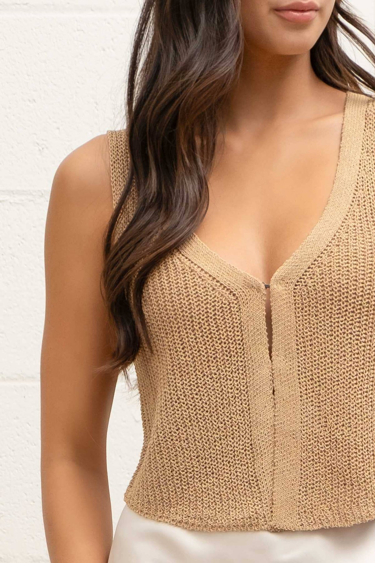 FRONT HOOK AND EYE KNIT SWEATER VEST: BLACK - Cluff CO LLC