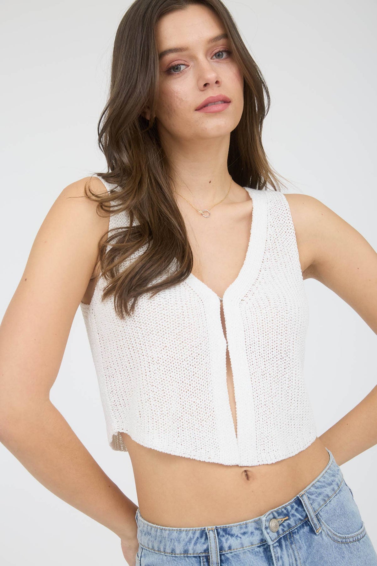 FRONT HOOK AND EYE KNIT SWEATER VEST: BLACK - Cluff CO LLC