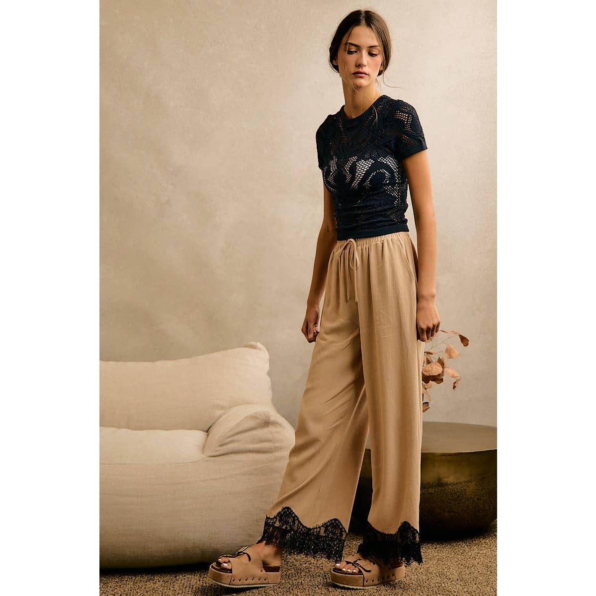 LINEN BLEND LACE TRIM BANDING WAIST PANTS: BEIGE / L - Cluff CO LLC