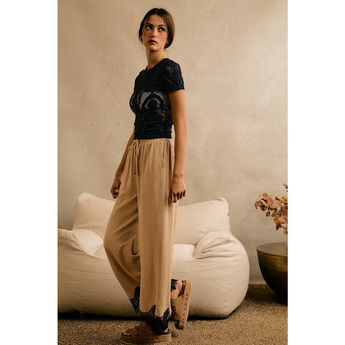 LINEN BLEND LACE TRIM BANDING WAIST PANTS: BEIGE / M - Cluff CO LLC