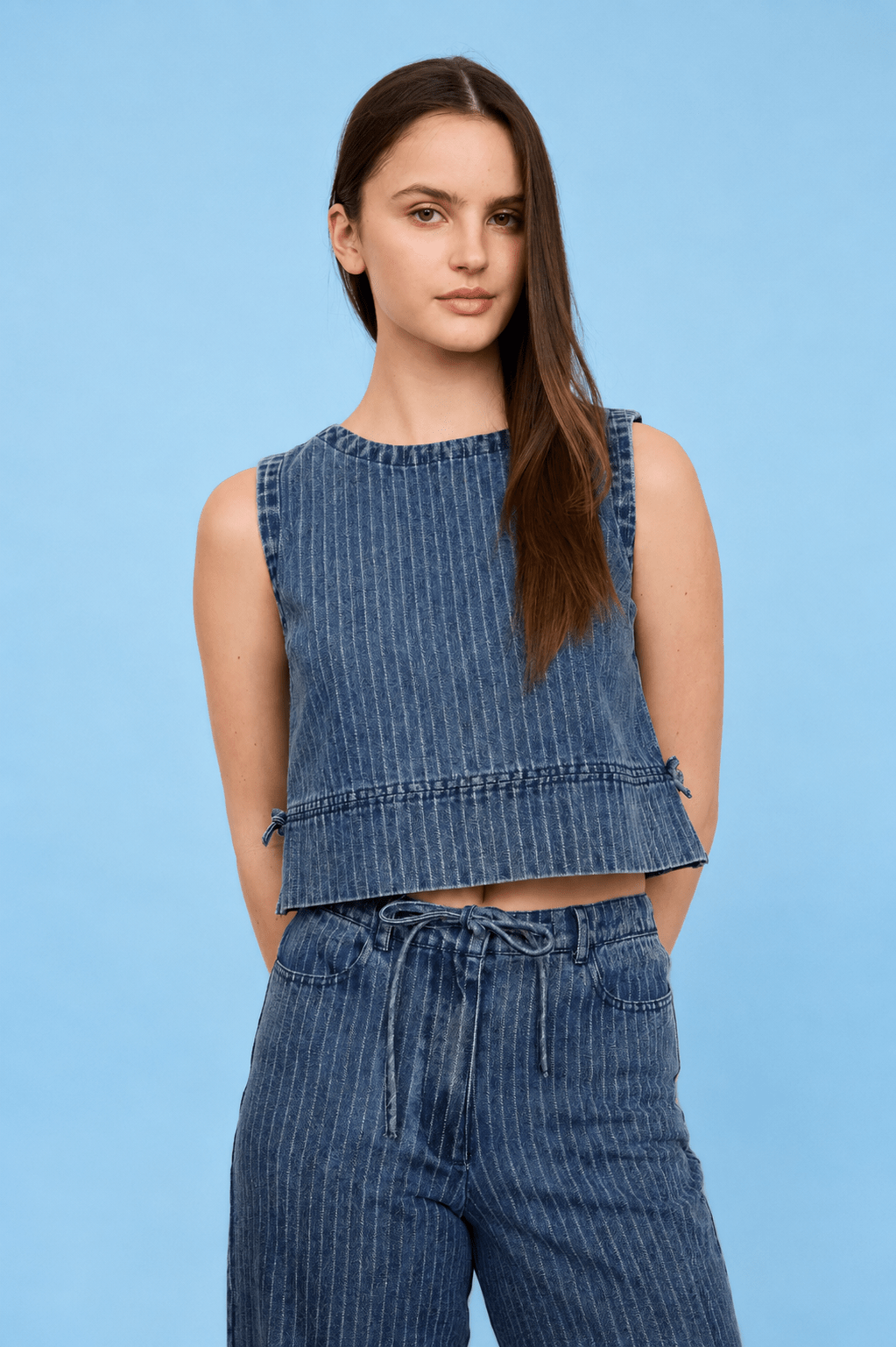 STRIPE WASHED DENIM SLEEVELESS SIDE TIE CROP TOP : DENIM - Cluff CO LLC