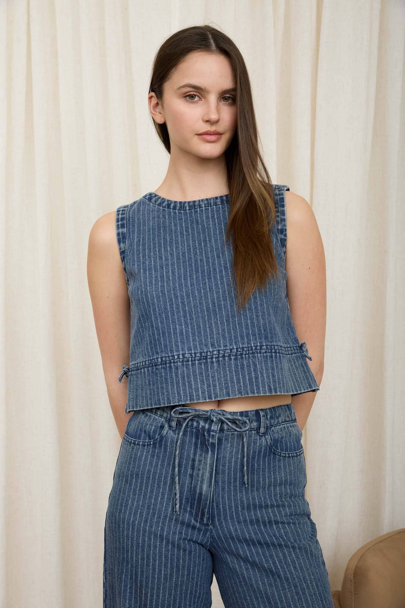 STRIPE WASHED DENIM SLEEVELESS SIDE TIE CROP TOP : DENIM - Cluff CO LLC
