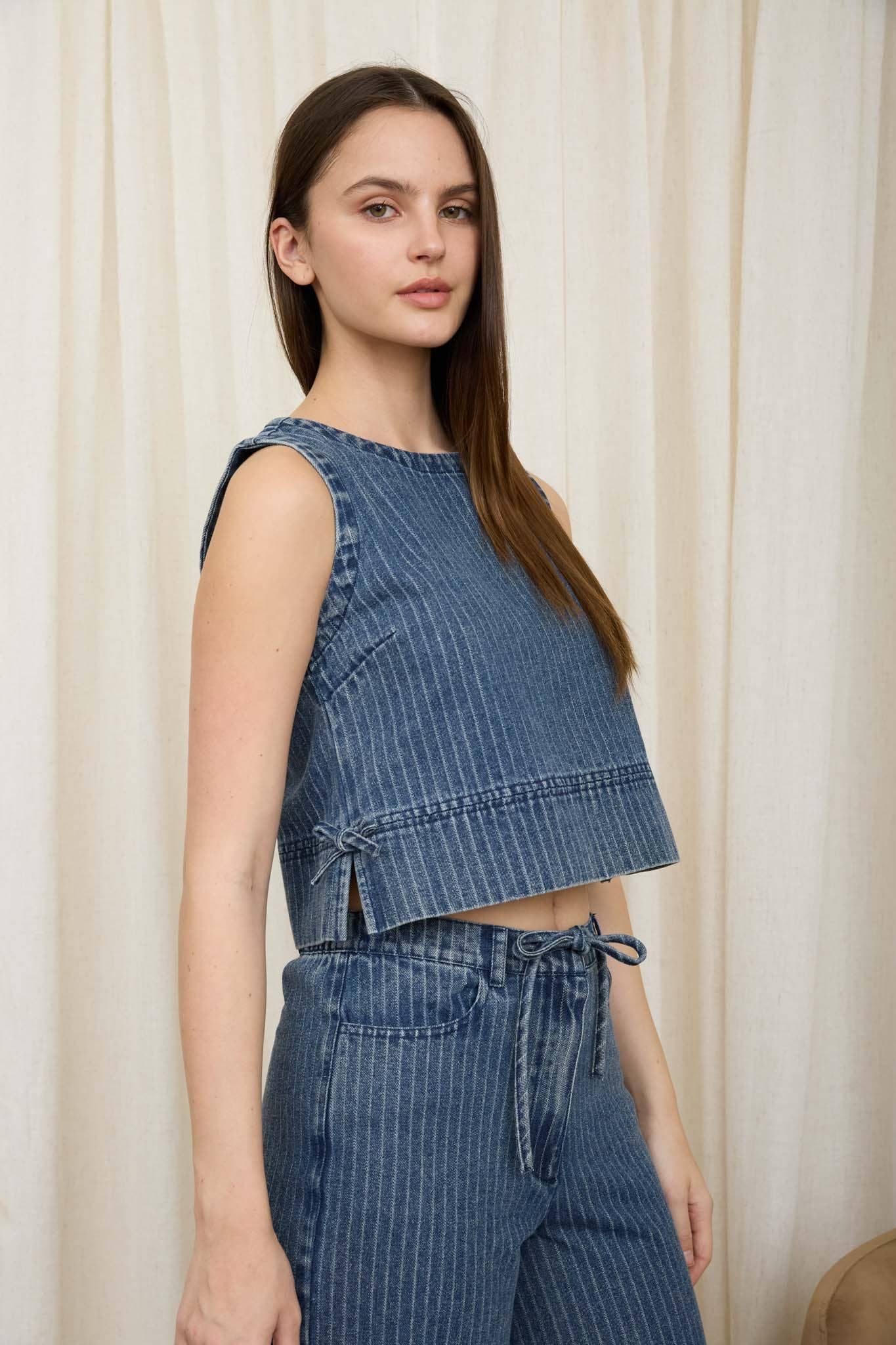 STRIPE WASHED DENIM SLEEVELESS SIDE TIE CROP TOP : DENIM - Cluff CO LLC